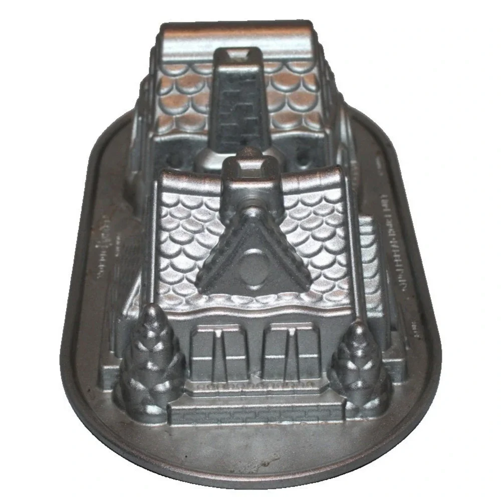 Nordic Ware Gingerbread House Duet bundt molded cake pan 5 cups 1.2 liters USA